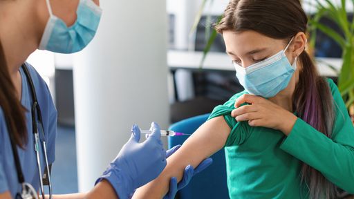 Vacina da Pfizer é segura para crianças a partir dos 5 anos, diz farmacêutica