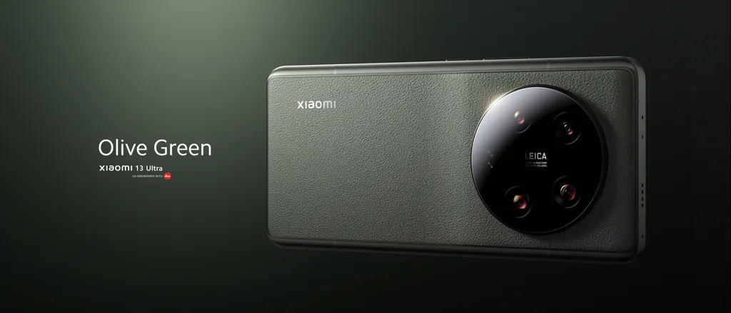 Com visual que tenta se aproximar de câmeras DSLR, o Xiaomi 13 Ultra tem um enorme módulo de câmeras circular, acabamento em tecido que imita couro e certificação IP68 (Imagem: Divulgação/Xiaomi)