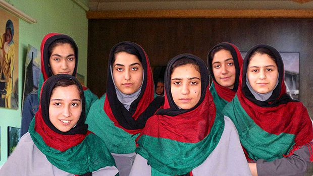 EUA negam visto para meninas afegãs participarem de competição de robótica