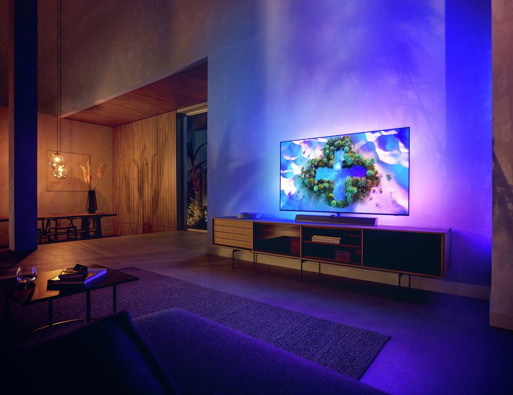 Philips anuncia novas TVs OLED com painel mais brilhante e grande sistema de som Canaltech