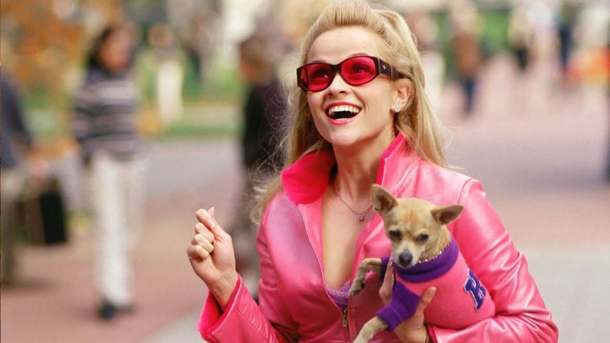 Prime Video revela visual de Elle Woods em série prequela de Legalmente Loira