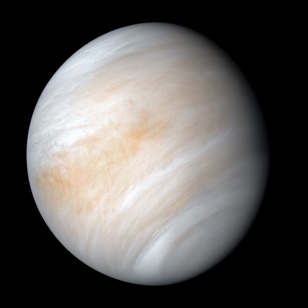 Vênus capturado pela sonda Mariner 10, com sua espessa atmosfera. O planeta tem quase o mesmo tamanho que a Terra (Imagem: Reprodução/NASA/JPL)