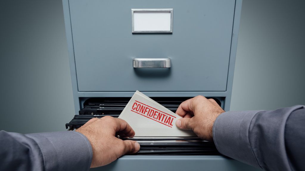 A privacidade dos dados de usuário é um tema sensível — muitos se preocupam com o que compartilham nas redes, mas e quem vende seus próprios dados, sabe o que está compartilhando? (Imagem: Elements/stokkete)