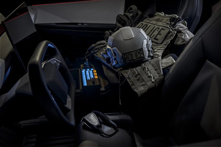 Tesla Cybertruck (Viatura policial)