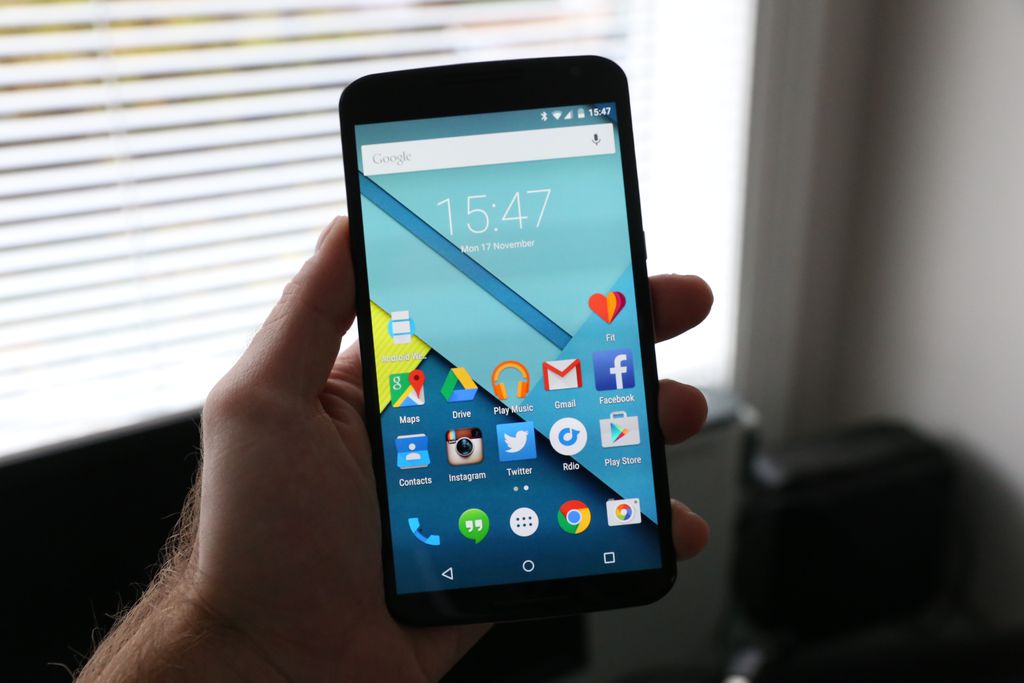 Primeiro e único aparelho da linha fabricado pela Motorola, o Nexus 6 assombrava por sua tela gigantesca de 6 polegadas e resolução QHD Primeiro e único aparelho da linha fabricado pela Motorola, o Nexus 6 assombrava por sua tela gigantesca de 6 polegadas e resolução QHD