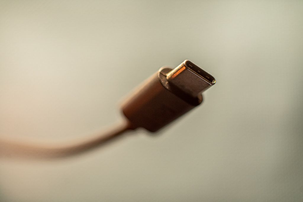 O USB-C ja nasceu clássico (Imagem: Marcus Urbenz/Unsplash)
