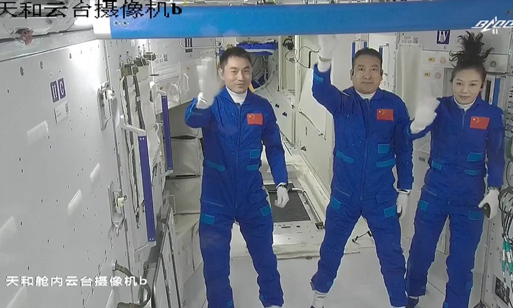 Tripulantes da Shenzhou-13 (Imagem: Reprodução/VCG)
