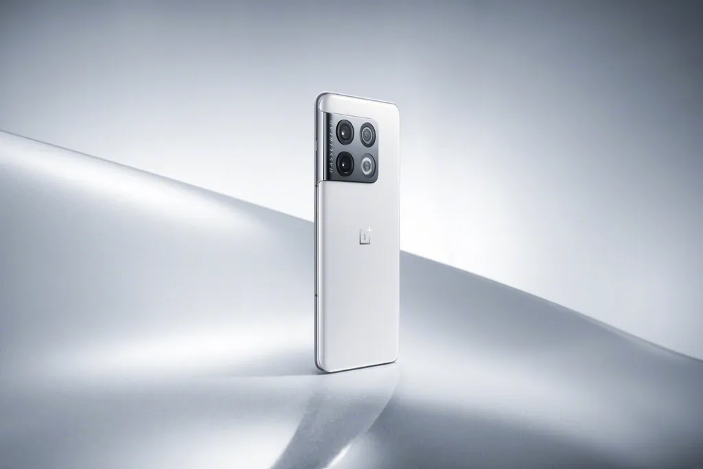OnePlus 10 Pro tem recarga de 80 W (Imagem: Divulgação/OnePlus)