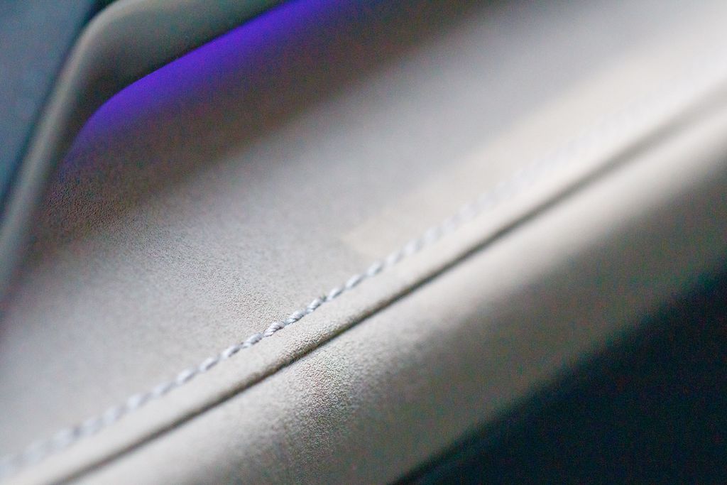 Faixa em material sensível ao toque dá muita elegância à cabine do VW Taos (Imagem: Ivo Meneghel/Canaltech)
