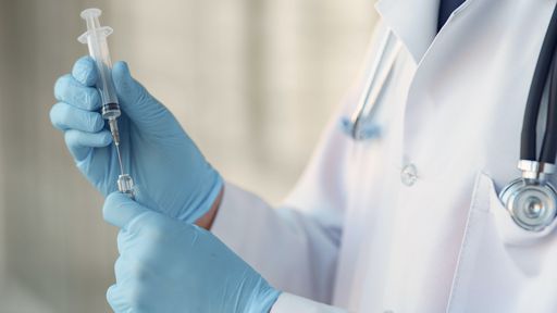 Anvisa interrompe testes da CoronaVac no Brasil após evento adverso grave