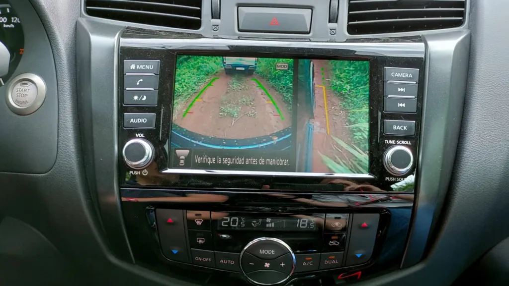 Câmera 360 graus é um dos itens de segurança no pacote Safety Shield, da Nissan Frontier (Imagem: Paulo Amaral/Canaltech)