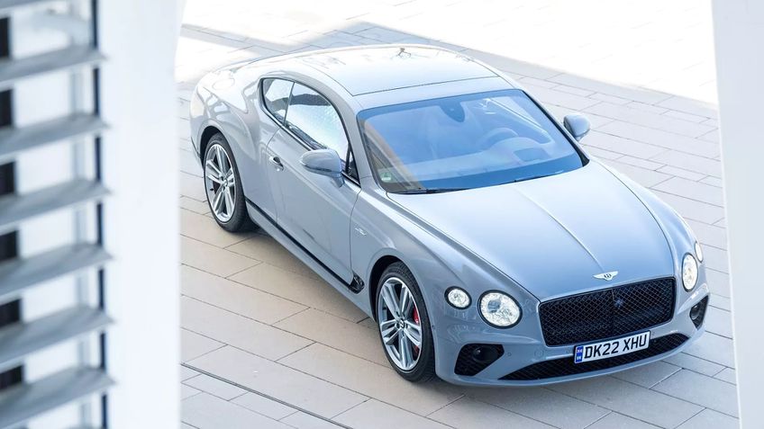 Carros de Neymar no Al-Hilal (Bentley Continental GT)