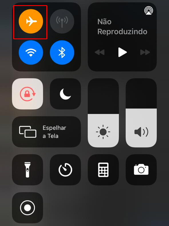 Ícone do modo avião na Central de Controle do iOS (Imagem: André Magalhães/Captura de tela)