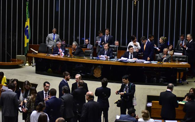 Câmara dos deputados discute Projeto de Lei para lidar com possível emergência de saúde pública, diante de casos do coronavírus chinês no Brasil (Foto: Zeca Ribeiro/Câmara dos Deputados)