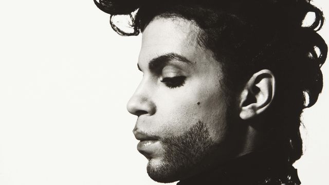 Áudio revela que cantor Prince havia desmaiado em avião dias antes de falecer