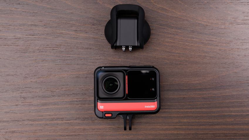 Insta360 ONE RS setup cage