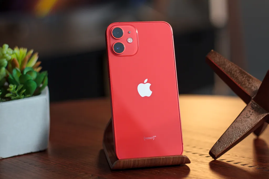 iPhone 12 vermelho