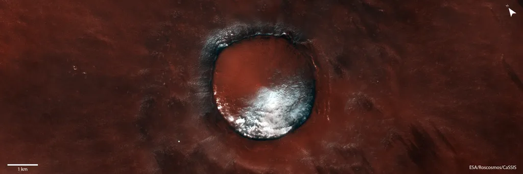 Cratera de impacto na região Vastitas Borealis, próxima ao polo norte de Marte (Imagem: Reprodução/ESA/Roscosmos/CaSSIS)