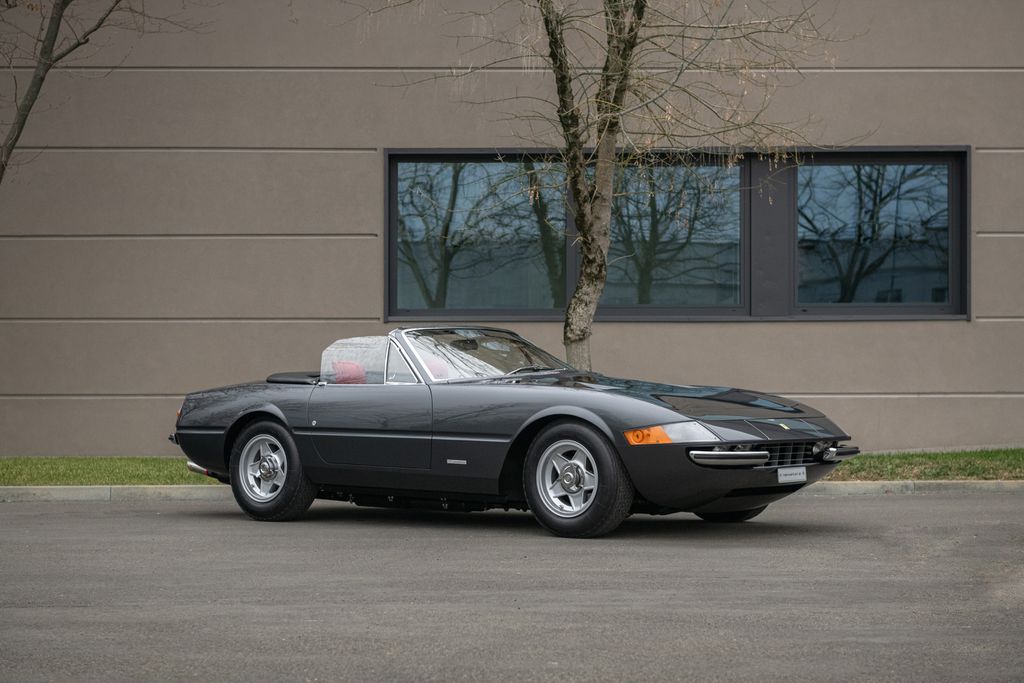 Ferrari Daytona vista de frente