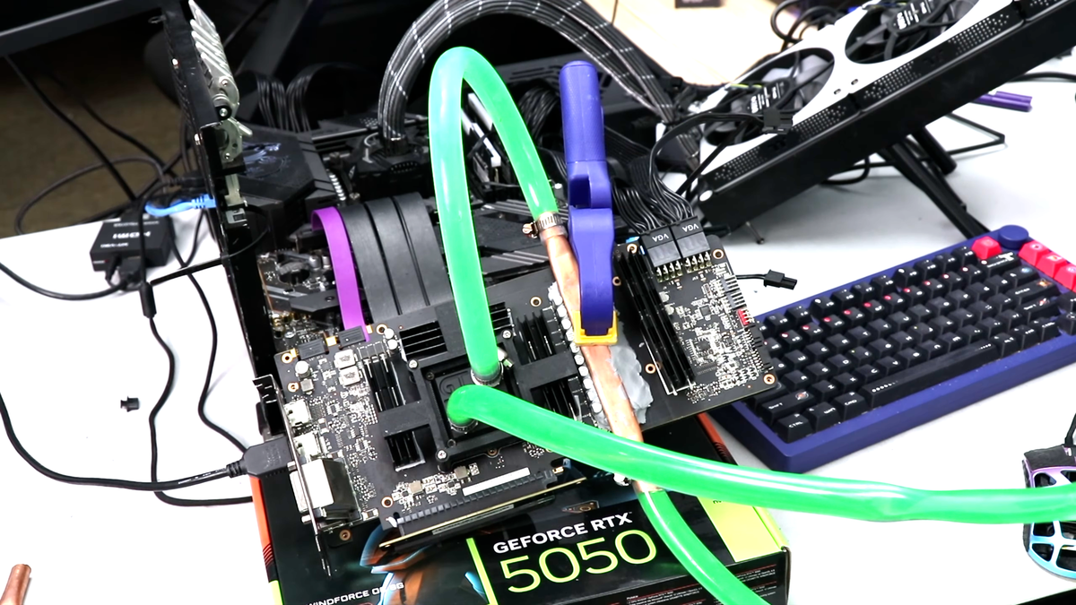 GTX 1080 Ti é superada pela RTX 5050 mesmo com overclock e WC custom