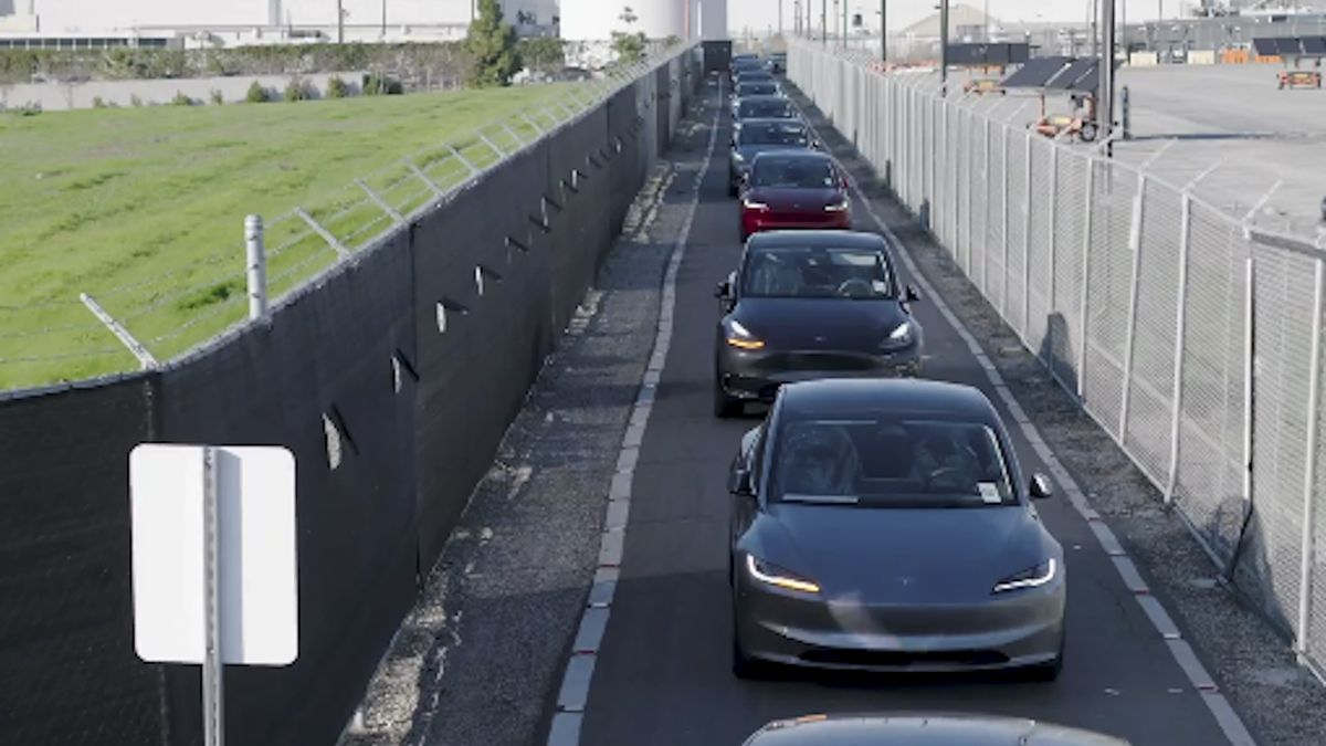 Carros da Tesla dirigem da fábrica ao Porto sem motorista; assista