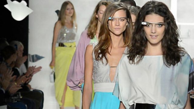Google Glass faz aparição durante desfile de moda em Nova York