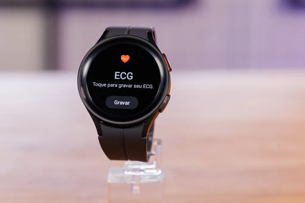 Galaxy Watch 5 Pro tem ECG para acompanhamento do ritmo cardíado (Imagem:Ivo Meneghel Jr/Canaltech)