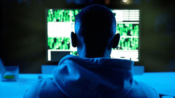 Polícia prende adolescente que roubou 64 milhões de dados de empresas