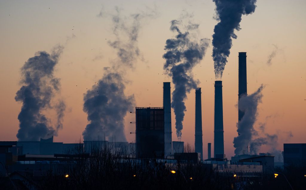 A Revolução Industrial possibilitou maior concentração de gases estufa (Imagem:  Ella Ivanescu/Unsplash)