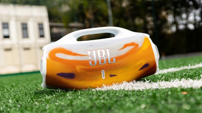 JBL grandona aparece em oferta na Amazon; Boombox 4 da nova geração com desconto