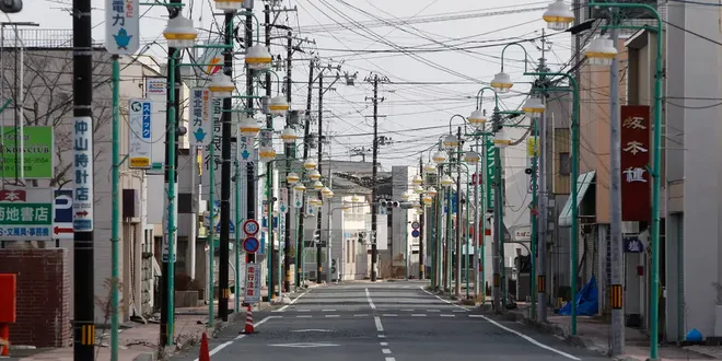 Ruas da cidade de Okuma desertas após a evacuação (Imagem: Reprodução/Uma Sharma)