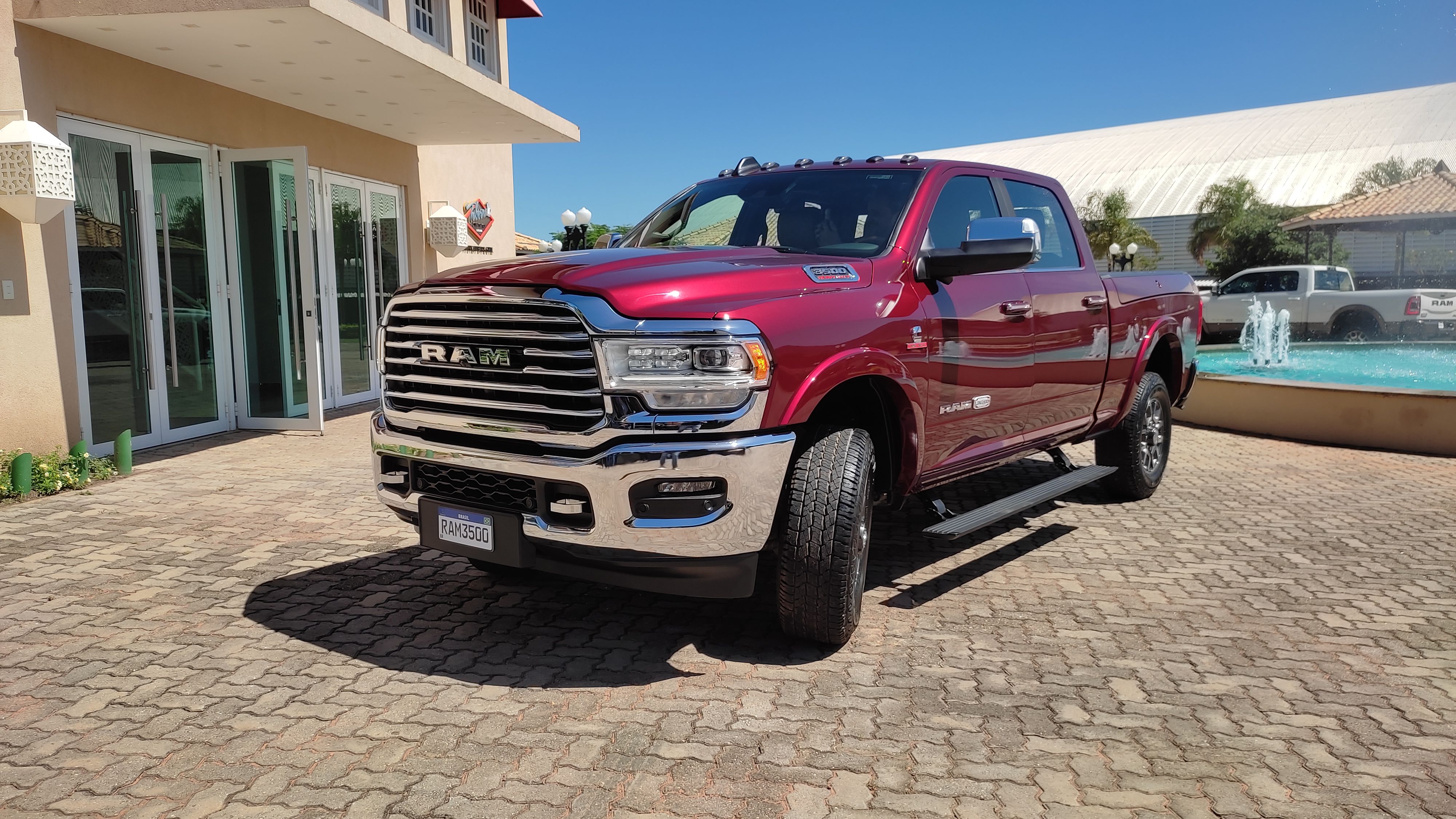 Ram 3500: confira preços, versões e como anda a maior picape do Brasil