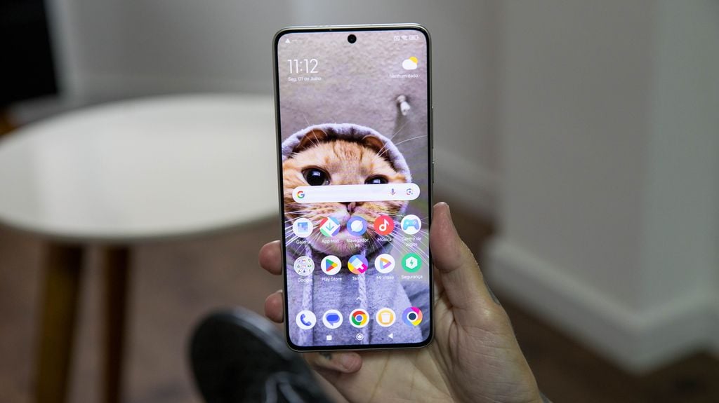 Poco F6 é equipado com o Snapdragon 8s Gen 3 (Imagem: Ivo Meneghel Jr/Canaltech)