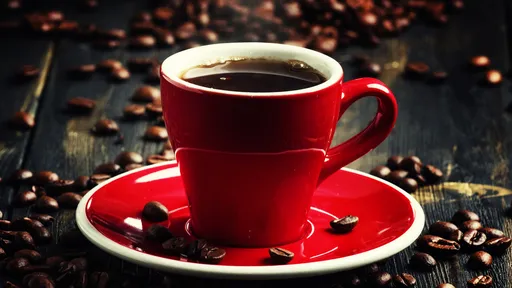 Como a cafeína é removida do café descafeinado?