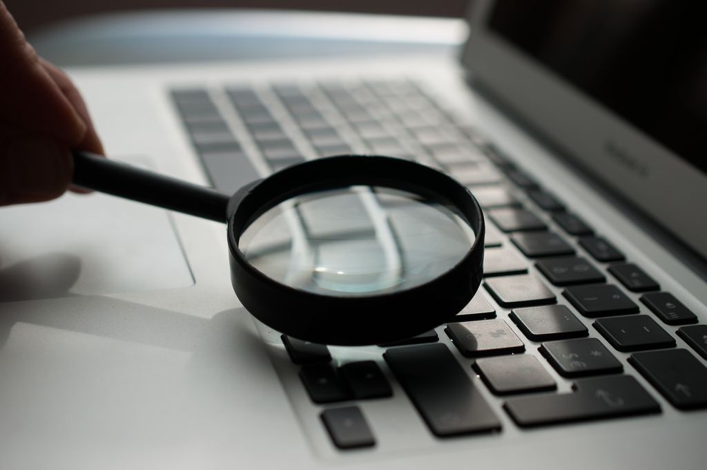 O doxxing é a publicização de dados privados sem consentimento, mas muitas vezes eles nem foram vazados por hackers, mas sim disponibilizados por você inadvertidamente, bastando buscas simples para achá-los (Imagem: Agence Olloweb/ Unsplash)