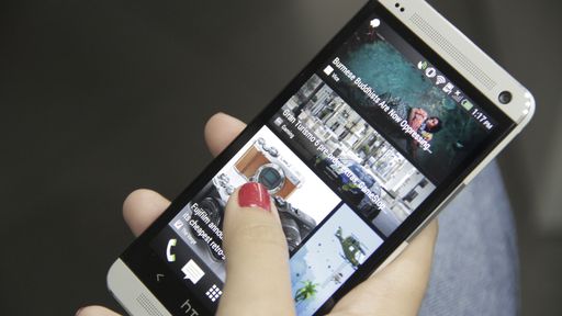 Vaza imagem do novo HTC One, dourado e com duas câmeras traseiras