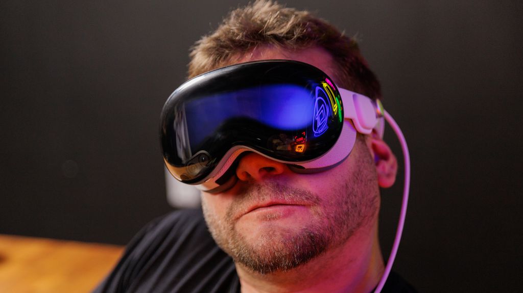 A nova geração do Vision Pro pode demorar muito mais do que o esperado (Fonte: Ivo Meneghel Jr/Canaltech)