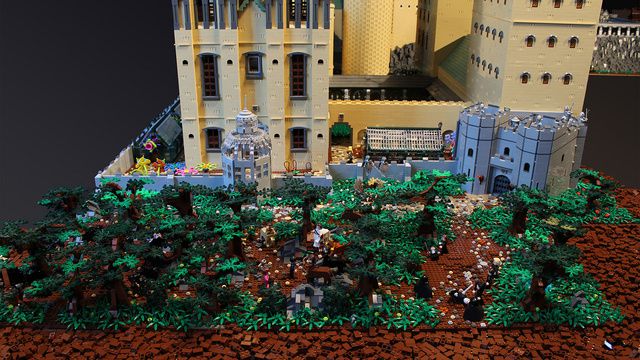 Mulher constrói castelo de Harry Potter usando mais de 400 mil peças de LEGO