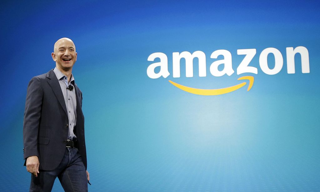 O CEO do grupo Amazon, Jeff Bezos, anunciou o aumento do salário mínimo de seus funcionários para US$ 15 por hora