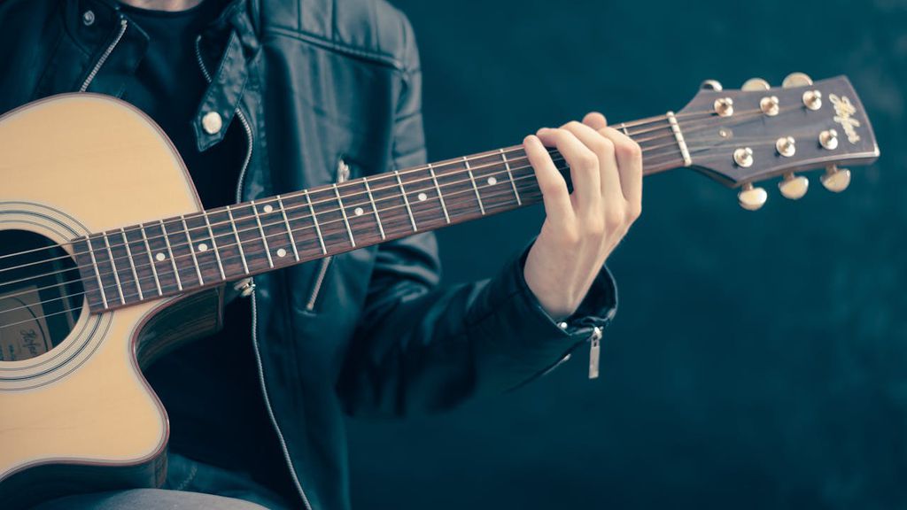 Tocar um instrumento musical ajuda a manter o cérebro afiado ao longo ...