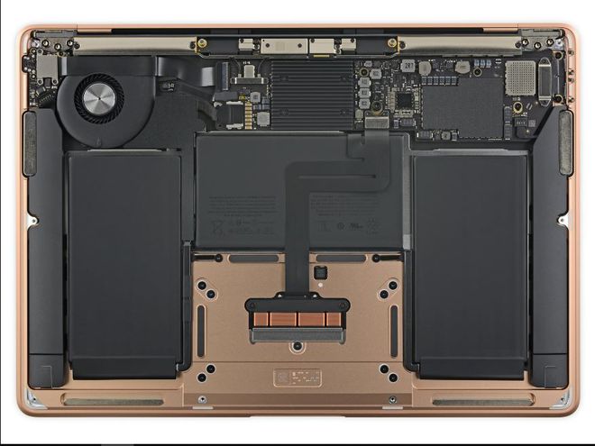 Além do dissipador, o novo MacBook Air é o primeiro dos laptops mais "simples" da Apple a utilizar uma ventoinha (Imagem: iFixit)