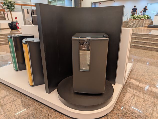 F&aacute;brica de geladeiras da Consul em Joinville (SC)