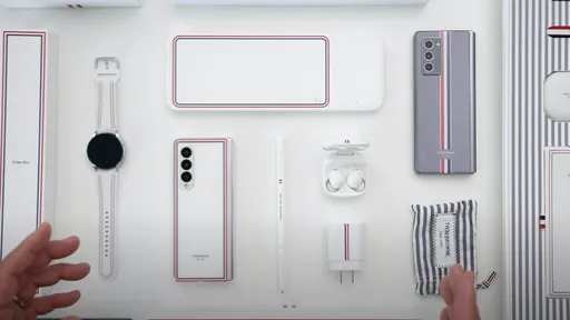 Galaxy Z Fold 3 Thom Browne Edition aparece em vídeo de unboxing