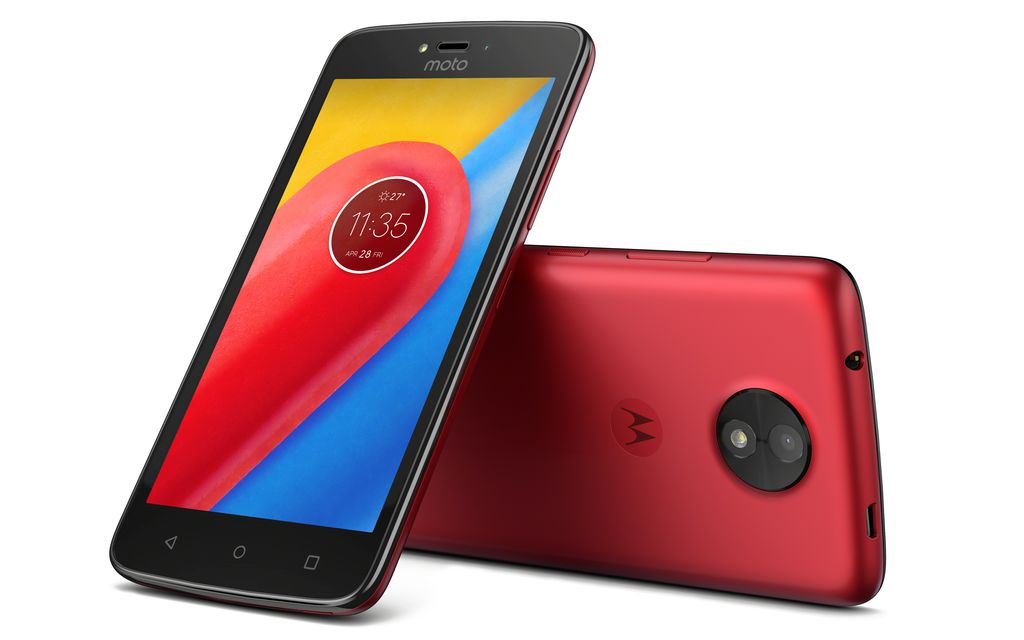 Visual do novo Moto C segue a proposta estabelecida pela Lenovo com o Moto G5. Corpo é todo de plástico, com cantos arredondados e câmera posicionada ao centro na parte traseira