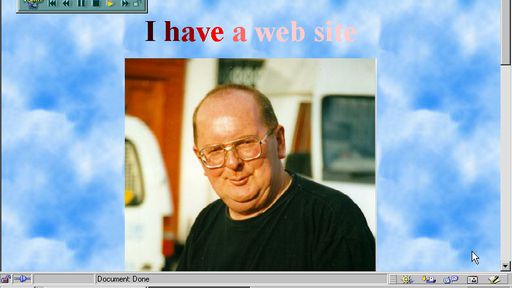 O GeoCities ainda existe, e inclusive tem vários sites arquivados