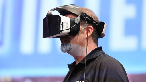 Intel apresenta headset que combina realidade virtual e realidade aumentada