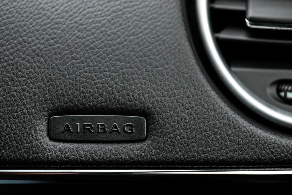 O Fiat Fastback só possui airbags frontais e laterais (Imagem: Reprodução/Svyatkovsky/Envato)