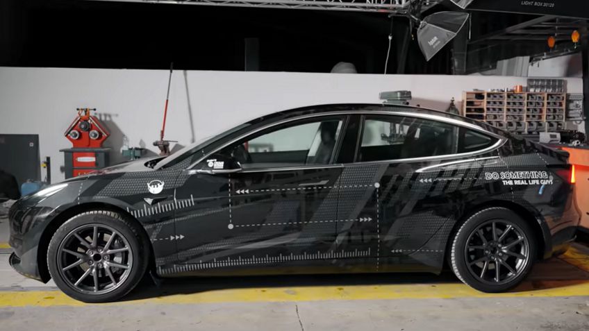 Tesla Model 3 vira tanque de guerra