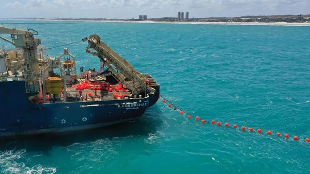 Construção de usina pode danificar cabos submarinos (Imagem: Divulgação/Ellalink)