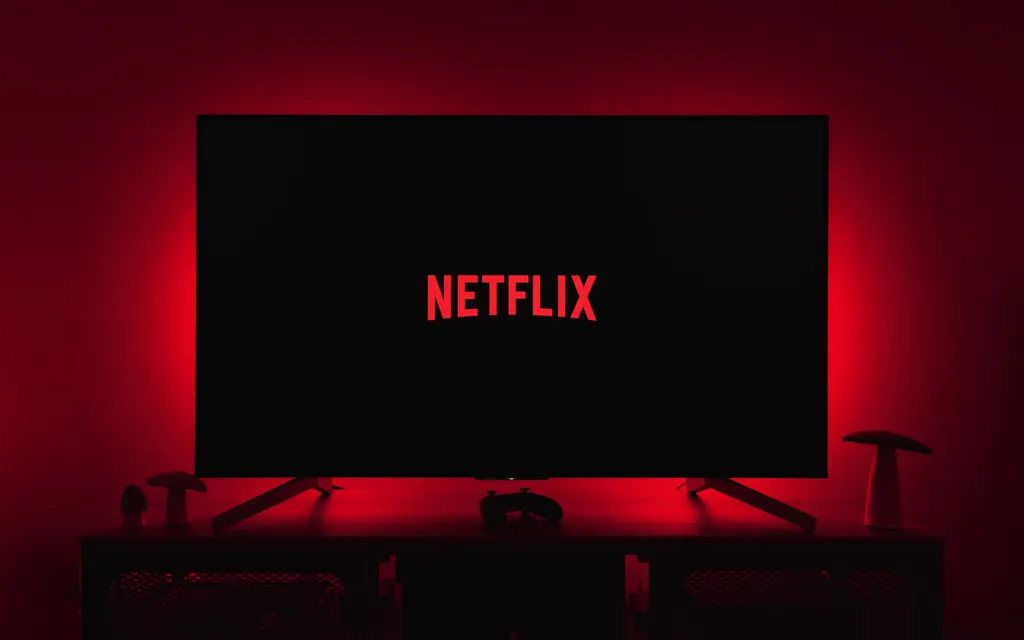 Netflix na TV: app é compatível com Smart TVs, consoles e set-top boxes (Imagem: Thibault Penin/Unsplash)